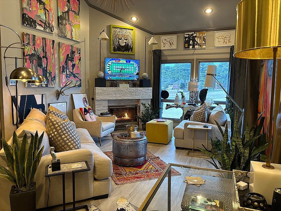 Living area with golf course