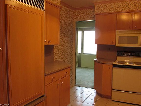 5th image of 12500 Edgewater Dr APT 807