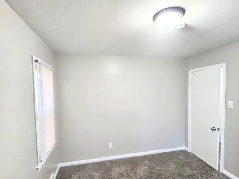 10803 Roxbury St — Photo 5