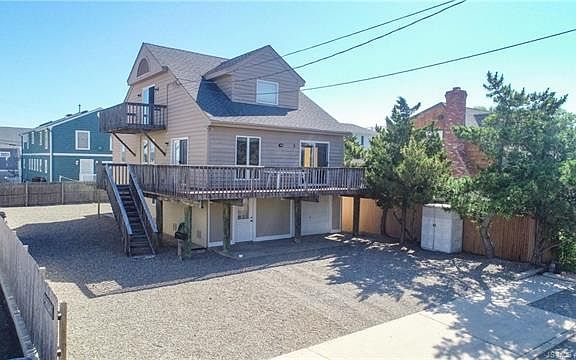 2nd image of 5 E 23rd St