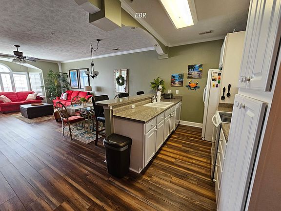 3rd image of 121 W Point Ridge Ave #P11