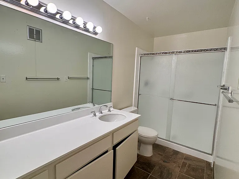 4901 Whitsett Ave #203 — Photo 27