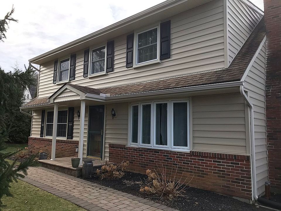 2nd image of 804 Willow Rd