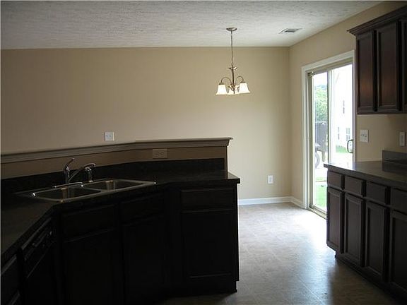 2nd image of 407 Hartford Cir #97