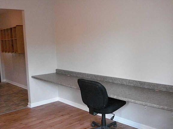 12 X 09 Office with new laminate flooring and magnetic paint!  Perfect for children!