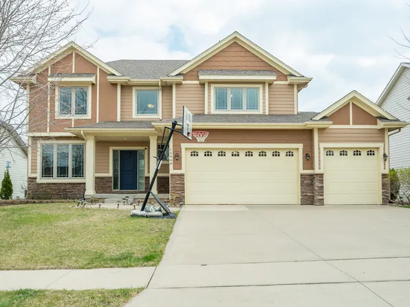16468 Phoenix Dr, Clive, IA 50325