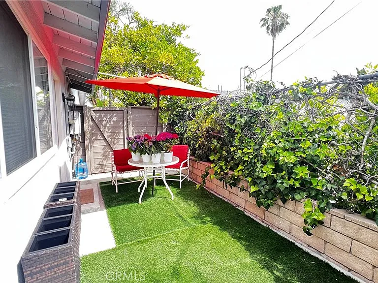 20737 Tiara St — Photo 11