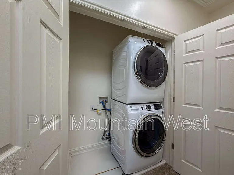 443 Kent Dr — Photo 10