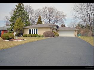 30 W 56th Pl, Westmont, IL 60559