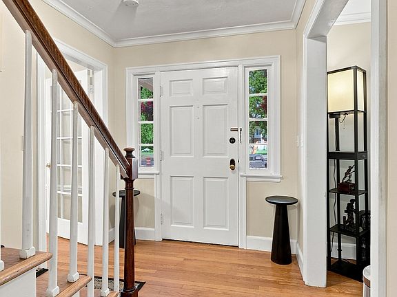 4th image of 17 Longmeadow St