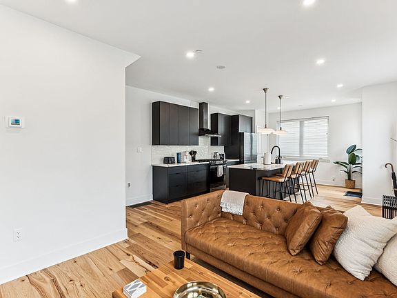 4th image of 1846 Vineyard St #1