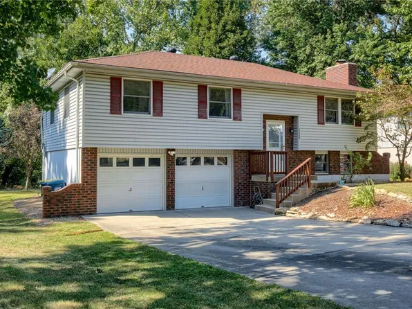 1336 Park Ln, Liberty, MO 64068