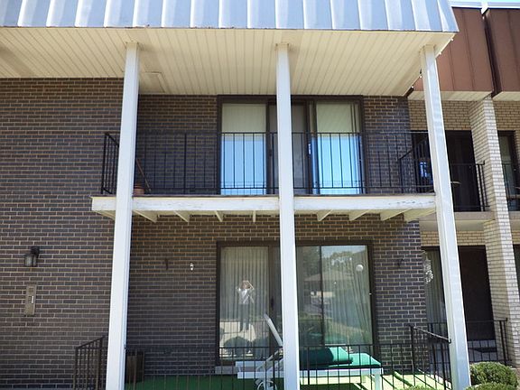 3rd image of 4121 W 98th St APT D
