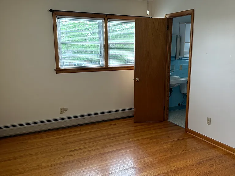 561 Broadview Dr — Photo 12