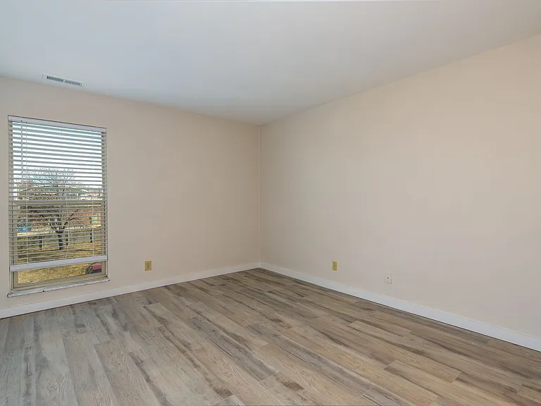 Southfield Apartments — Photo 11