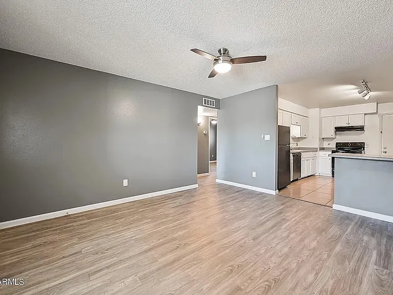 2 bed, 900 sqft, $1,250 — Photo 4