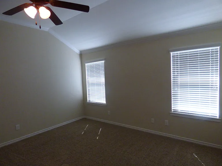 2007 Lindsey Dr — Photo 5