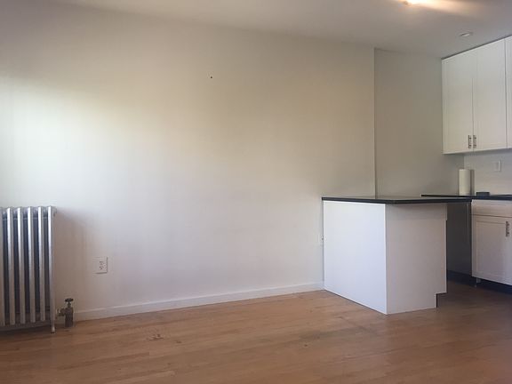 5th image of 30 Charlton St APT 6N