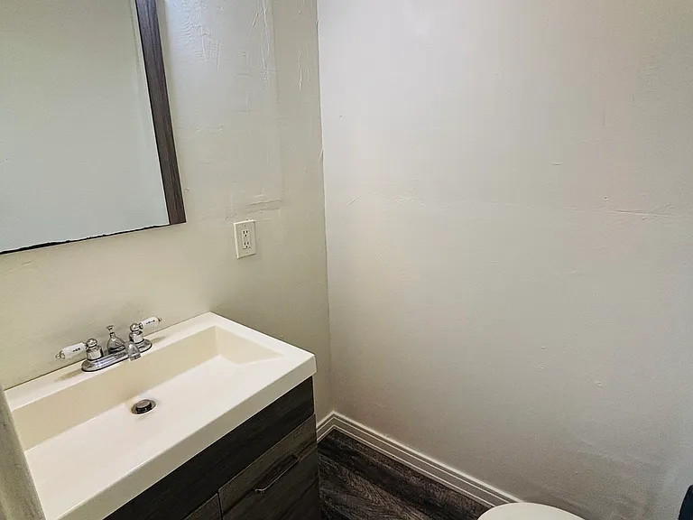 918 N Taylor St — Photo 8