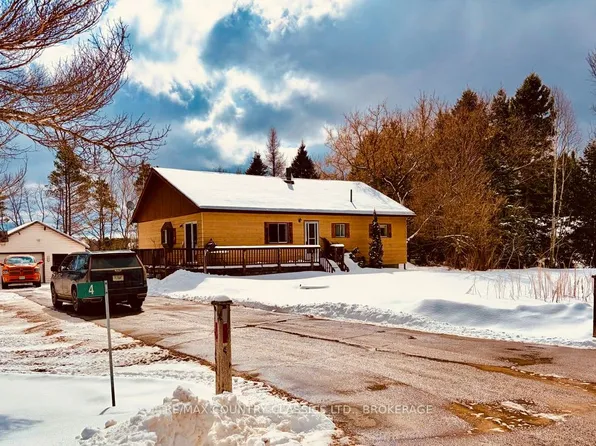 4 Denison Dr, Addington Highlands, ON K0H 2G0