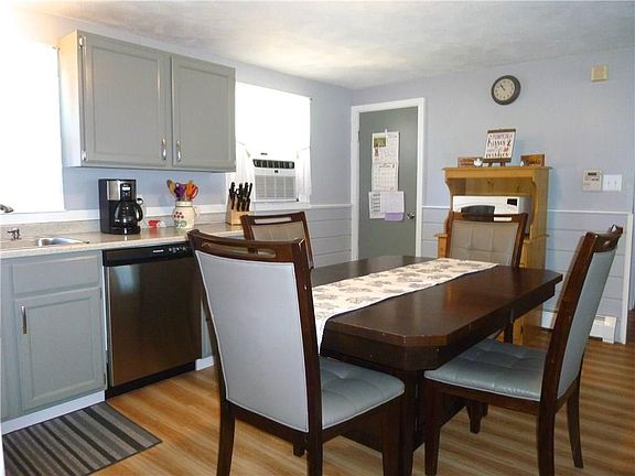 5th image of 46 Laurel Dr