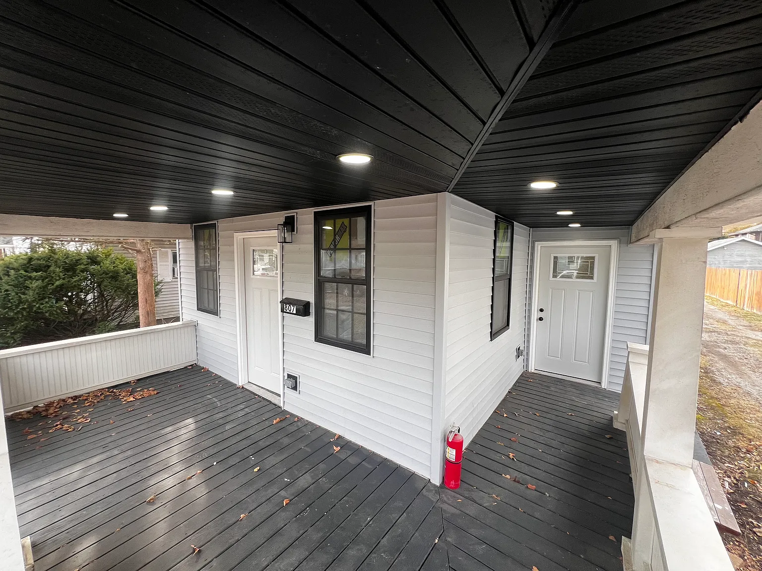 807 S 8th St — Photo 1