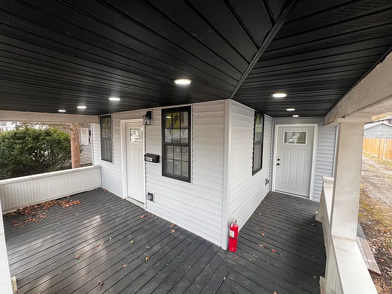 807 S 8th St — Photo 1