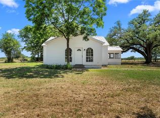 198 County Road 483, Lott, TX 76656