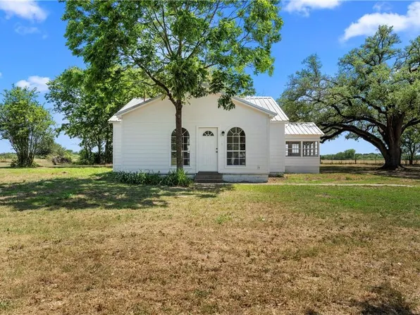 198 County Road 483, Lott, TX 76656