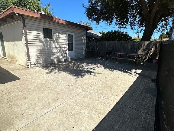 3rd image of 3368 W Princeton Ave