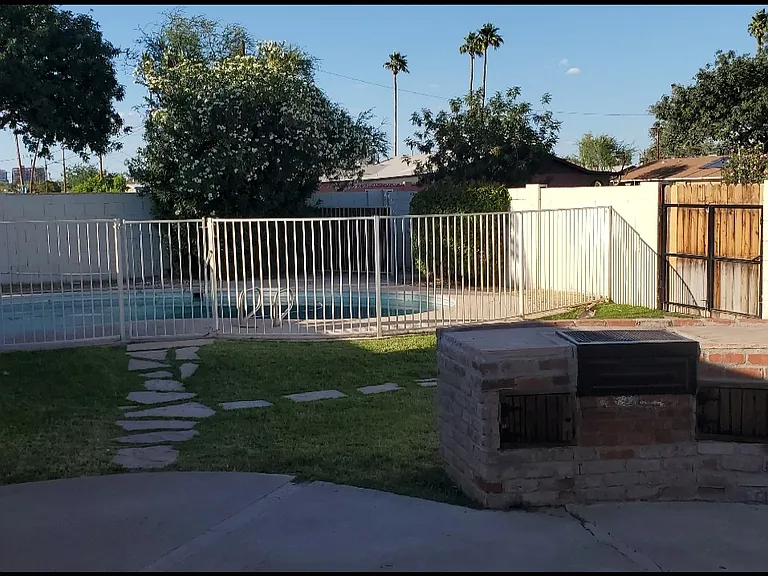 2705 S Jentilly Ln — Photo 11