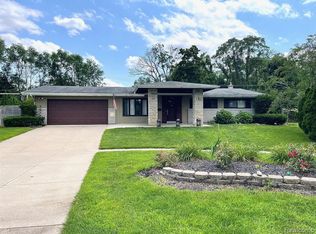 8488 Robinwood Cir, Shelby Township, MI 48317
