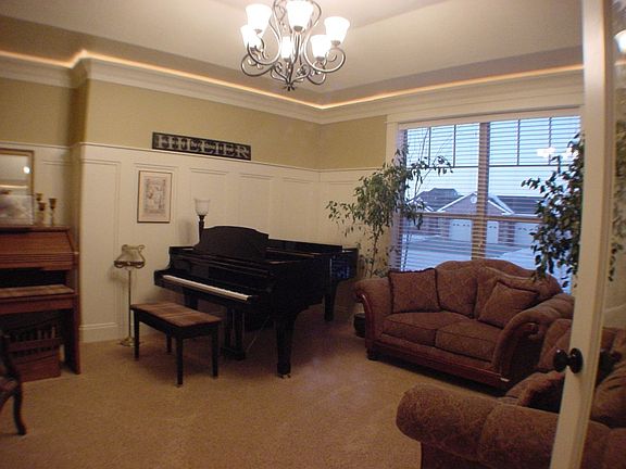 PIANO RM OR FORMAL DINING
