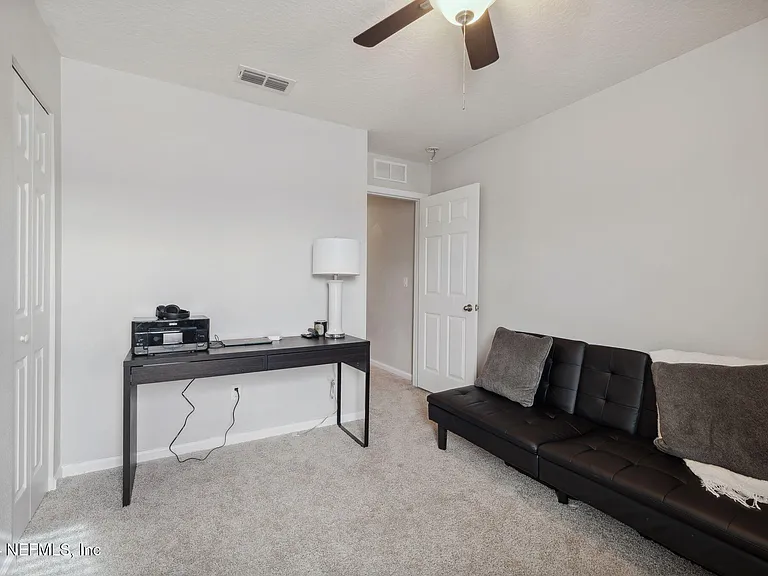 936 Capitol Pkwy — Photo 23