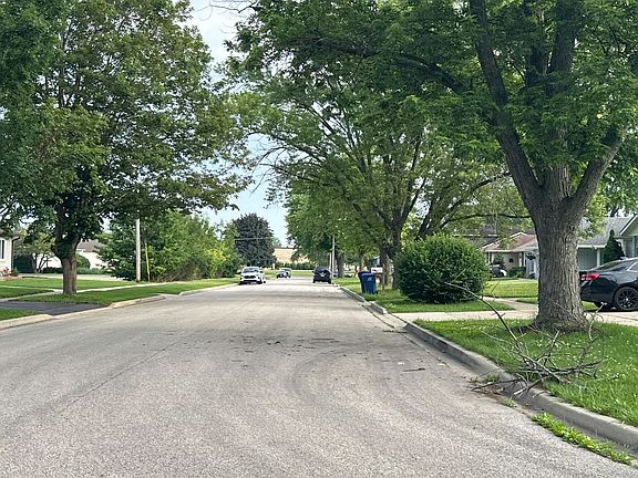 4th image of 2440 N Butrick St