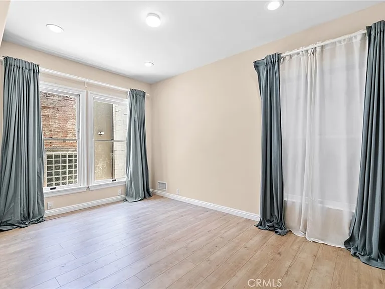 221 N Raymond Ave #8 — Photo 14