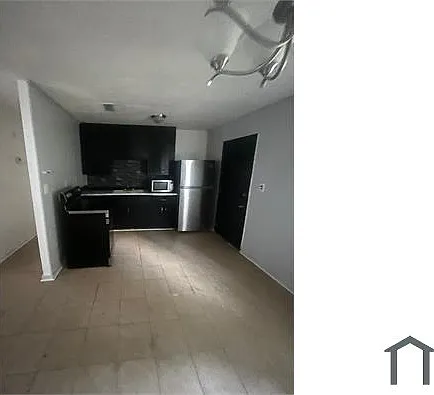 2124 E 3rd St — Photo 3