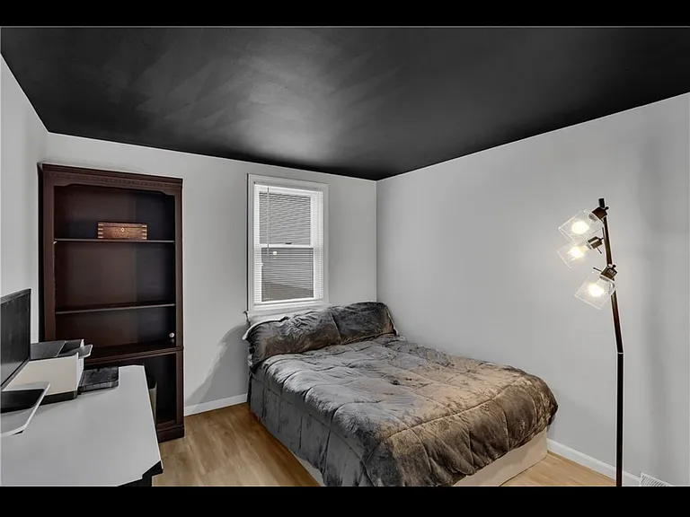 60 Gregory St S — Photo 12