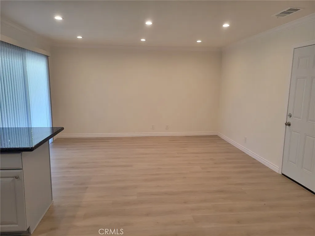 3 bed, 1460 sqft, $4,300 — Photo 3