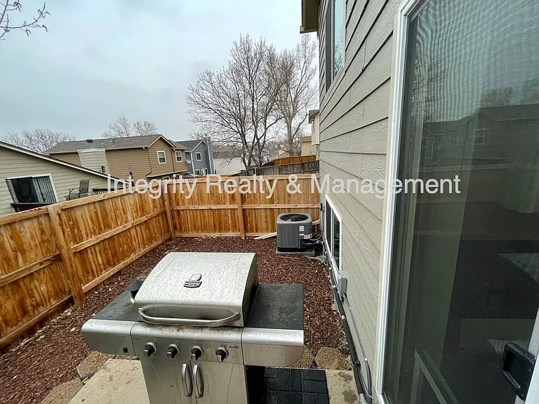 475 Chiswick Cir — Photo 42
