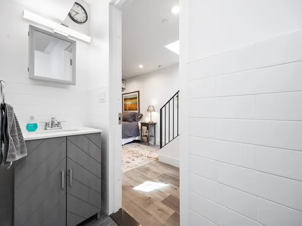 21-19 46th Avenue image 11 of 17