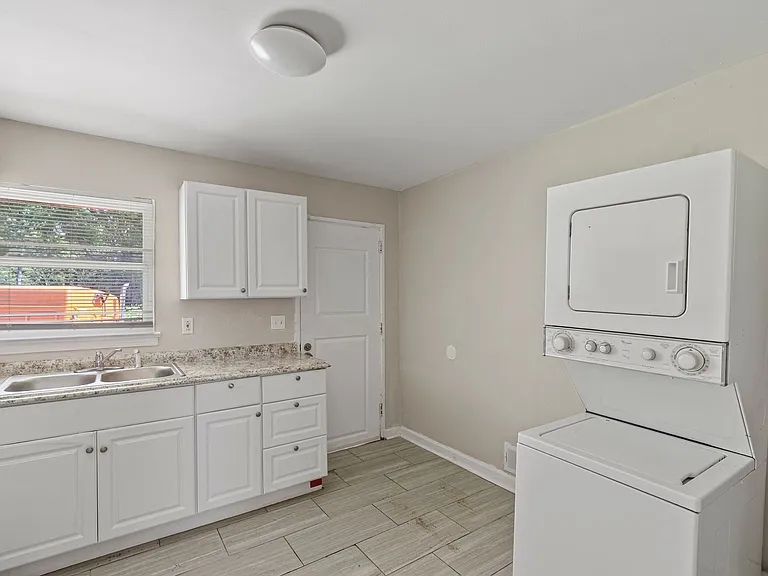 1595 Carlisle St NW — Photo 11