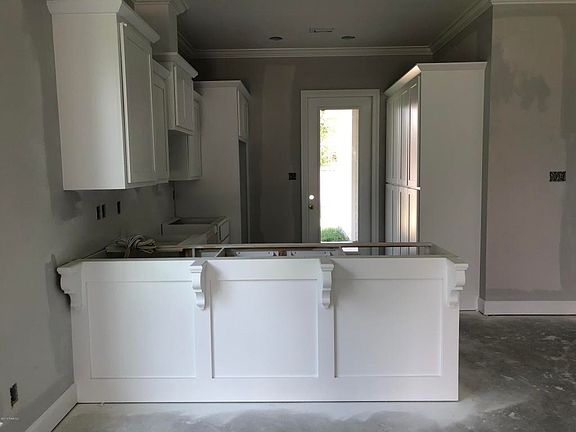 5th image of 100 Parker Ln