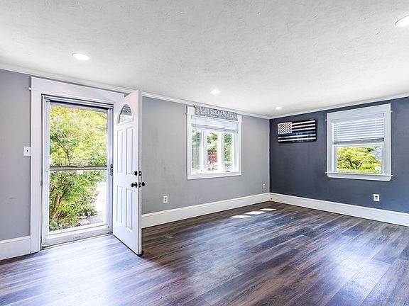 3rd image of 26 Pond St
