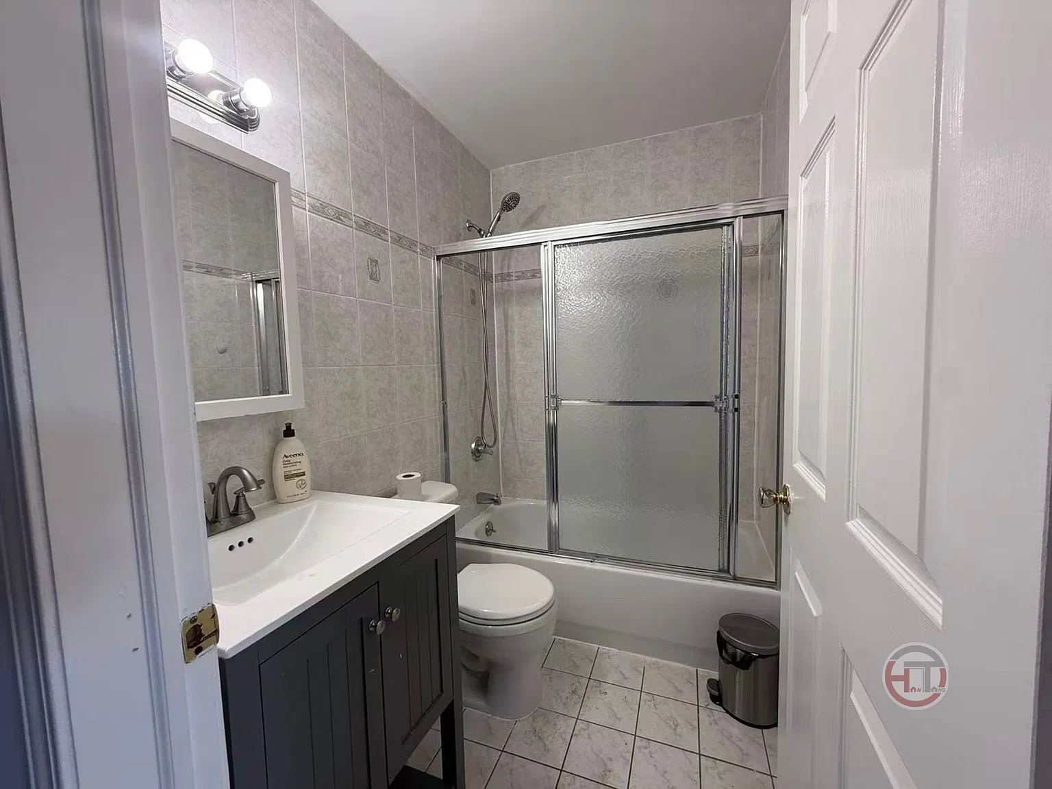 3 bed, 1000 sqft, $2,950 — Photo 1