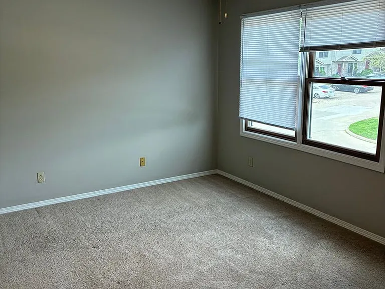 1377 West Allen Street — Photo 10