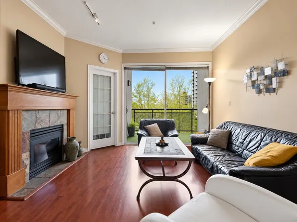 131 3rd St W #302, North Vancouver, BC V7M 1E7