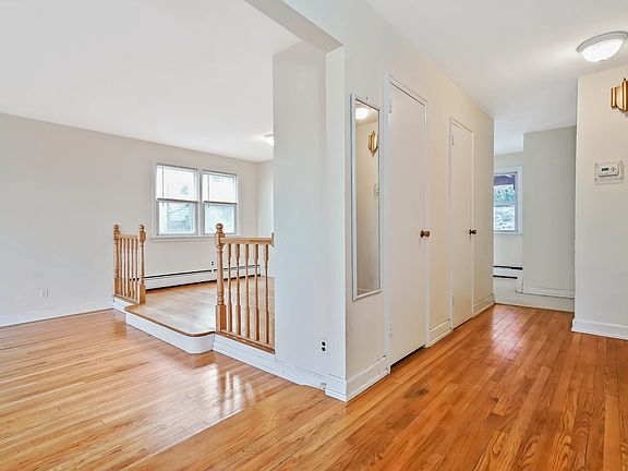 4th image of 367 Sommerville Pl