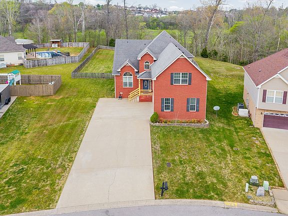 3rd image of 618 Winding Bluff Way