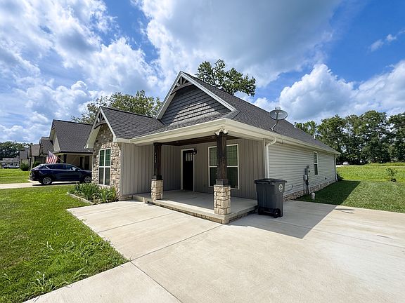 3rd image of 122 Mazie Dr